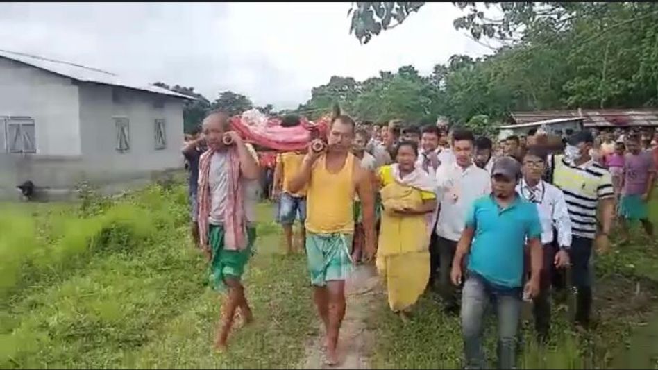Kokrajhar villagers take out rally with encountered ULB militant's body; call it a planned murder Kokrajhar villagers take out rally with encountered ULB militant's body; call it a planned murder