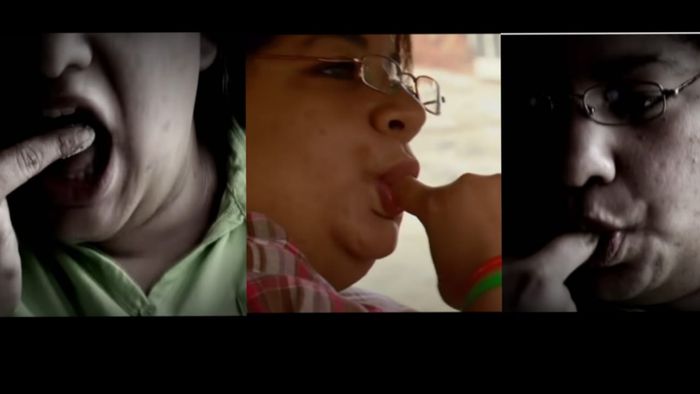 Woman eats dead husband's ashes