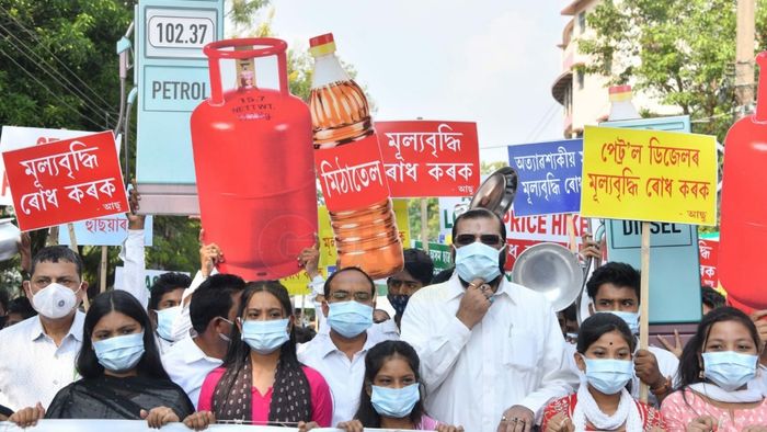 AASU protests against fuel price hike in Assam