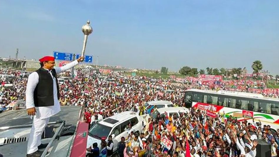 Akhilesh Yadav comes out with "Khadeda Hobe" to take on BJP Akhilesh Yadav comes out with "Khadeda Hobe" to take on BJP