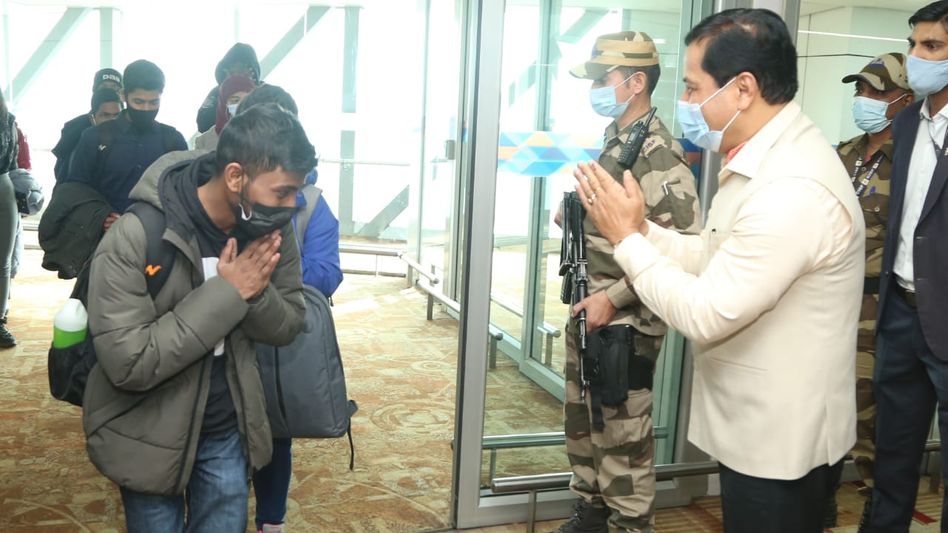 Union Minister Sarbananda Sonowal receives students from Ukraine in IGI Airport. Union Minister Sarbananda Sonowal receives students from Ukraine in IGI Airport.