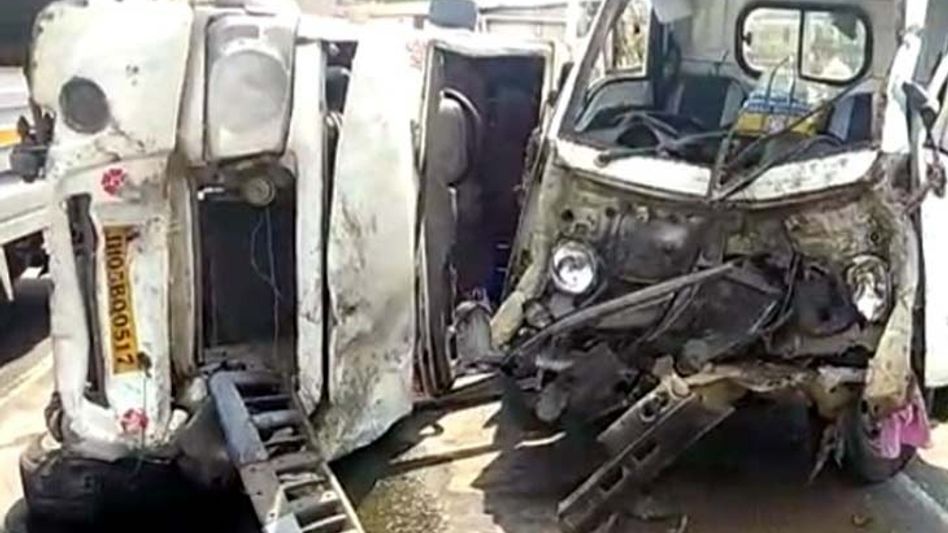Assam: 2 Dead and 5 Injured In Kaliabor, Head-On Collision between Tempo and Tata Magic Assam: 2 Dead and 5 Injured In Kaliabor, Head-On Collision between Tempo and Tata Magic