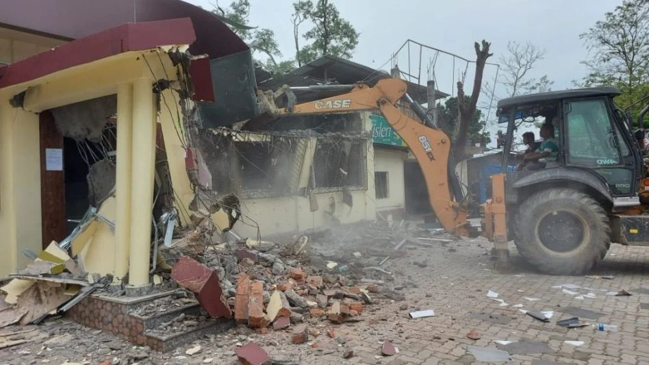 Assam: Tinsukia admin orders eviction drive at Apu’s restaurant and 13 others Dhabas Assam: Tinsukia admin orders eviction drive at Apu’s restaurant and 13 others Dhabas