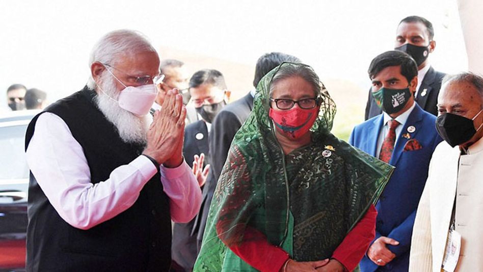 India, Bangladesh sign five MoUs after PM's talks with Hasina India, Bangladesh sign five MoUs after PM's talks with Hasina