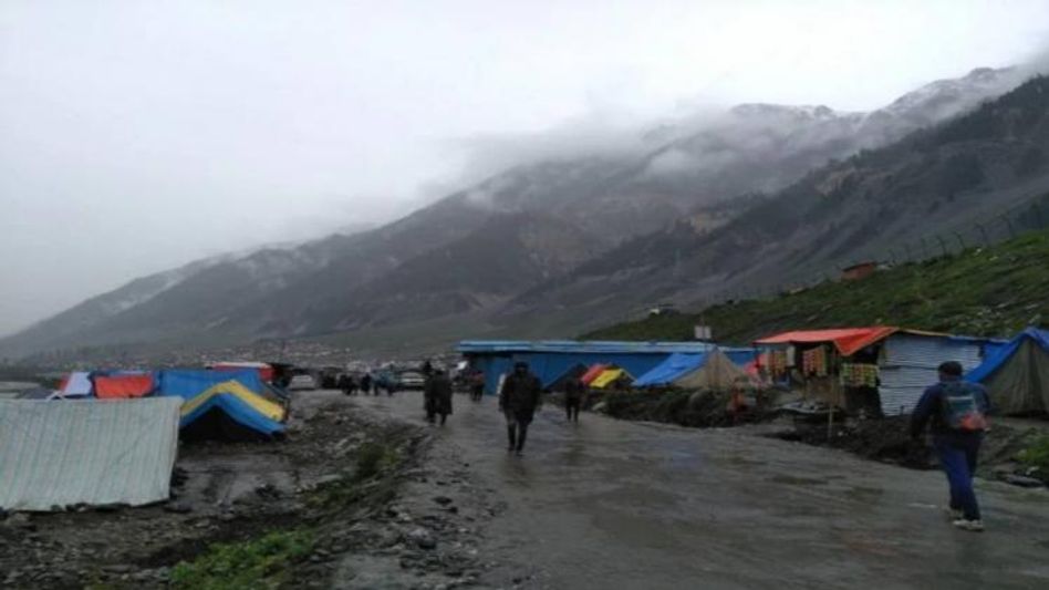 Amarnath Yatra suspended again due to heavy rain, shortly after resumption Amarnath Yatra suspended again due to heavy rain, shortly after resumption
