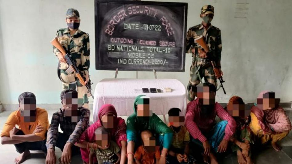 BSF apprehended 10 Bangladesh nationals on Indo-Bangla international Border BSF apprehended 10 Bangladesh nationals on Indo-Bangla international Border