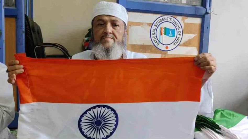 India’s Flag uncle sets own record of making 1.5 lakh tricolours daily India’s Flag uncle sets own record of making 1.5 lakh tricolours daily