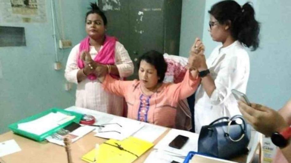 Assam’s Excise Official caught red-handed while taking bribe in Morigaon Assam’s Excise Official caught red-handed while taking bribe in Morigaon