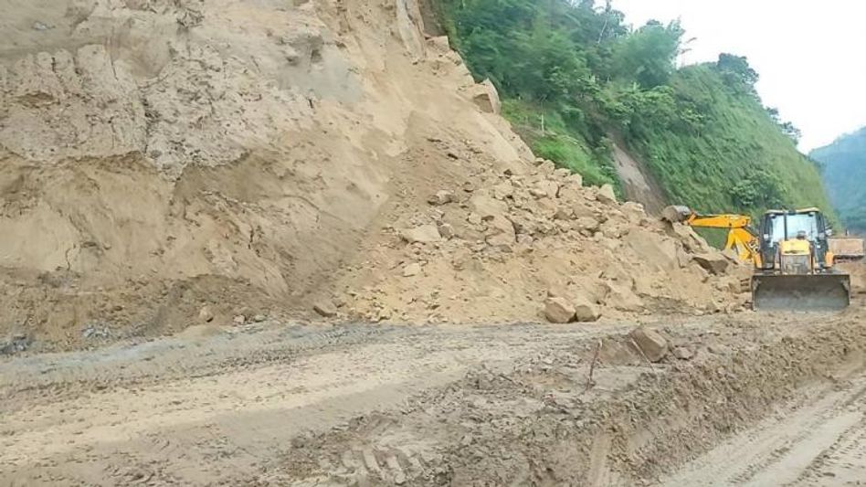 Arunachal: Heavy rainfall triggers several landslides on Holongi Highway Arunachal: Heavy rainfall triggers several landslides on Holongi Highway