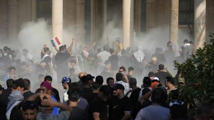 At least 15 protesters were killed after heavy clashes erupted in Baghdad