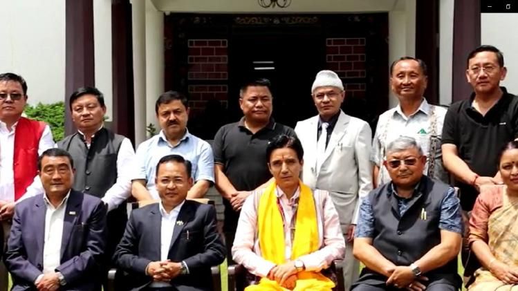Former Minister Arun Upreti files nomination