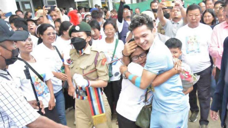 Commonwealth hero Jeremy Lalrinnunga accorded a hero's welcome in Mizoram Commonwealth hero Jeremy Lalrinnunga accorded a hero's welcome in Mizoram