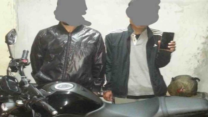 Bike-borne duo snatch Mobile Phone from woman