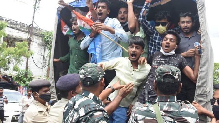 NSUI protests shortage of teachers in Tripura; several detained