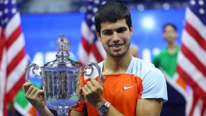 Carlos Alcaraz becomes youngest world no 1 in men tennis