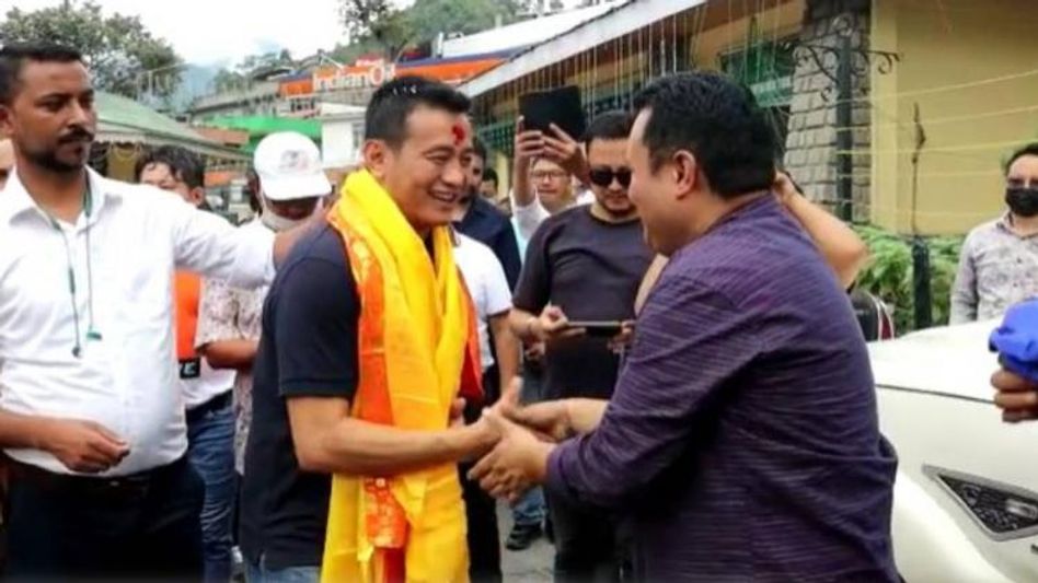 Bhaichung Bhutia returns to his home town, people proud of the footballer's courageous fight in the AIFF polls Bhaichung Bhutia returns to his home town, people proud of the footballer's courageous fight in the AIFF polls