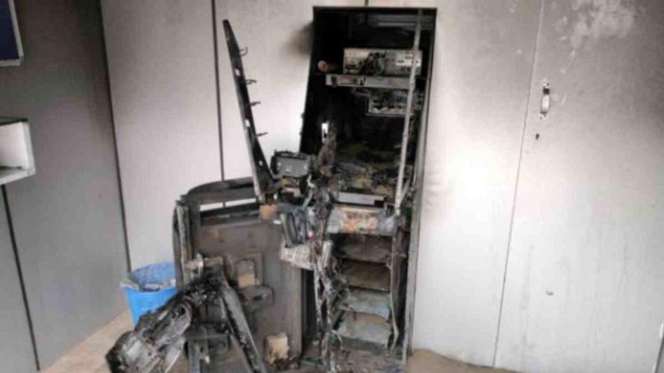 Assam: Thieves loot Rs 45 Lakh 61 thousand from ATMs in Dibrugarh Assam: Thieves loot Rs 45 Lakh 61 thousand from ATMs in Dibrugarh