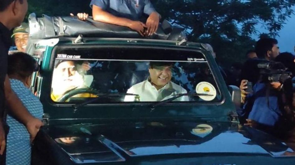 Spiritual leader Sadhguru enjoys jeep safari alongside Assam CM at Kaziranga National Park Spiritual leader Sadhguru enjoys jeep safari alongside Assam CM at Kaziranga National Park