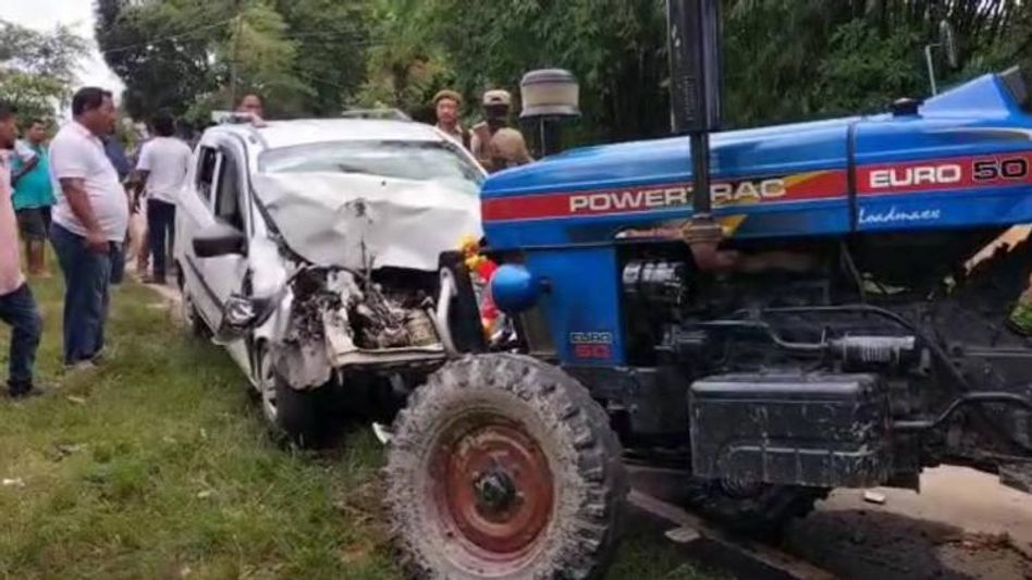 Assam: 5 injured after tractor collides head-on with passenger vehicle in Naharkatia Assam: 5 injured after tractor collides head-on with passenger vehicle in Naharkatia