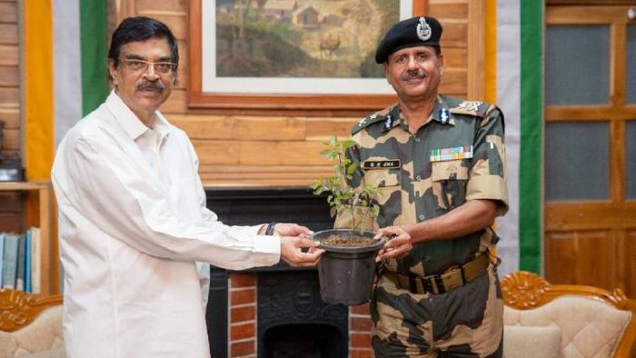 BSF IGP with Mizoram Governor