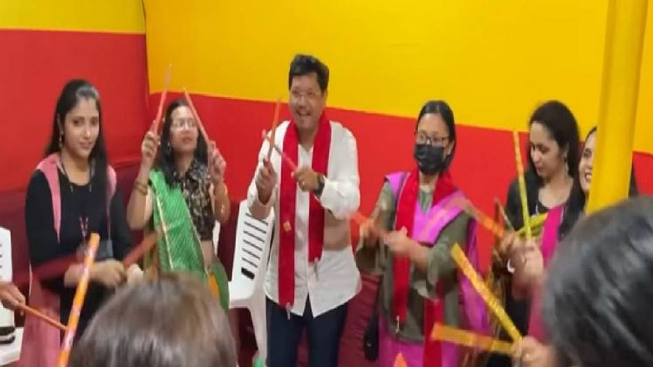 Meghalaya CM Conrad Sangma tries his hands at Dandiya, enjoys puja vibe in Tura Meghalaya CM Conrad Sangma tries his hands at Dandiya, enjoys puja vibe in Tura