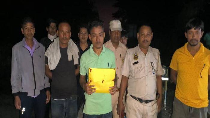 Police arrest youth for carrying drugs