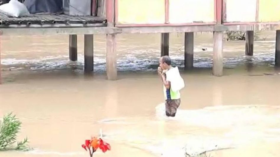 Assam: Fresh floods hit three districts of state affecting over 33,000 people   Assam: Fresh floods hit three districts of state affecting over 33,000 people