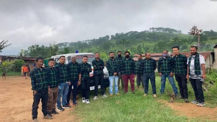 Meghalaya HITO members decided to present 'roses of redemption' at the CM's bungalow