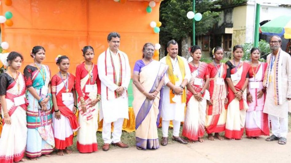 Tripura: President Droupadi Murmu enquires about government's sponsored scheme benefits to tea garden workers Tripura: President Droupadi Murmu enquires about government's sponsored scheme benefits to tea garden workers