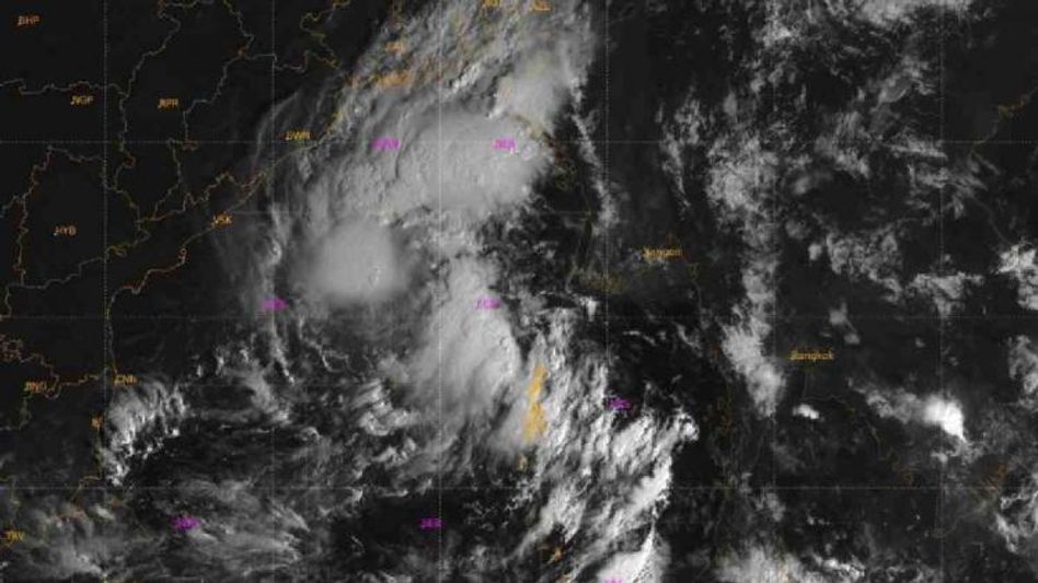 Deep depression likely to intensify into cyclone ‘Sitrang’ on October 23: IMD Deep depression likely to intensify into cyclone ‘Sitrang’ on October 23: IMD