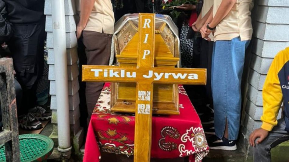 Meghalaya: Body of mountaineer Tiklu Jyrwa laid to rest at Presbyterian Church cemetery Meghalaya: Body of mountaineer Tiklu Jyrwa laid to rest at Presbyterian Church cemetery