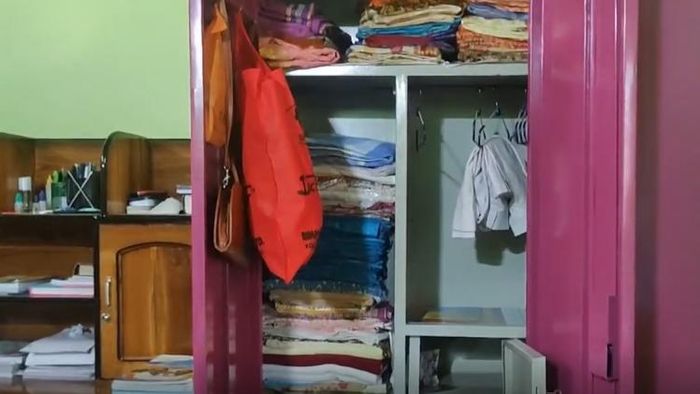 Thieves looted cash and gold ornaments from a house in Barpeta town in broad daylight