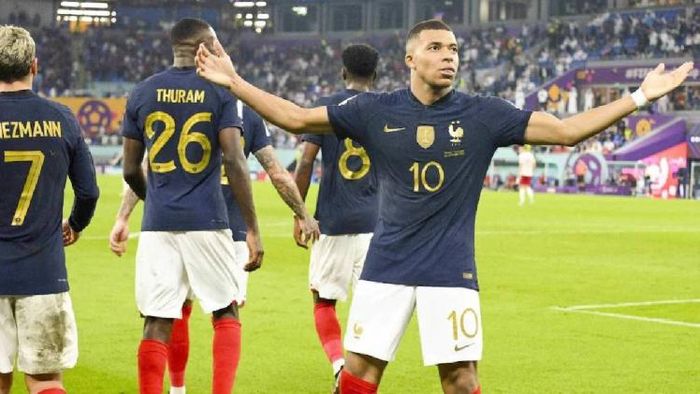 France enter knockout stage