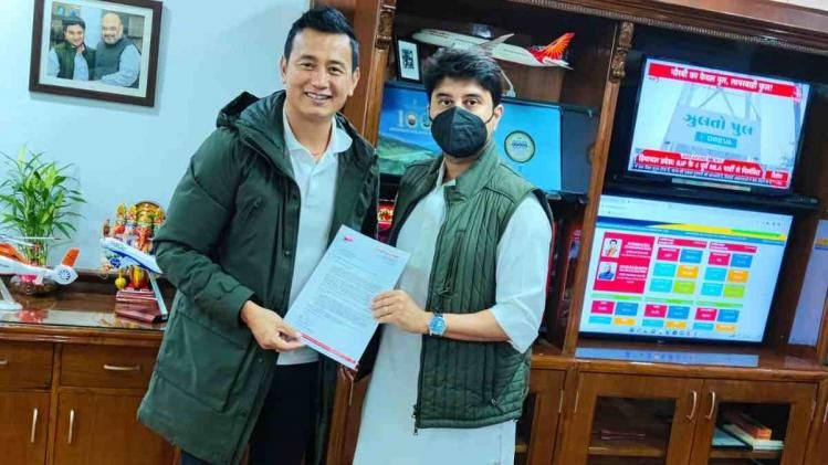 Bhaichung Bhutia demands Aviation minister to maintain air connectivity at Pakyong Airport