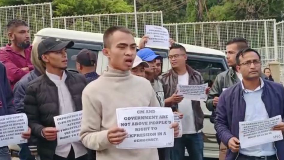 Meghalaya: Hynñiewtrep Youth Council stage protest condemning police harassment Meghalaya: Hynñiewtrep Youth Council stage protest condemning police harassment
