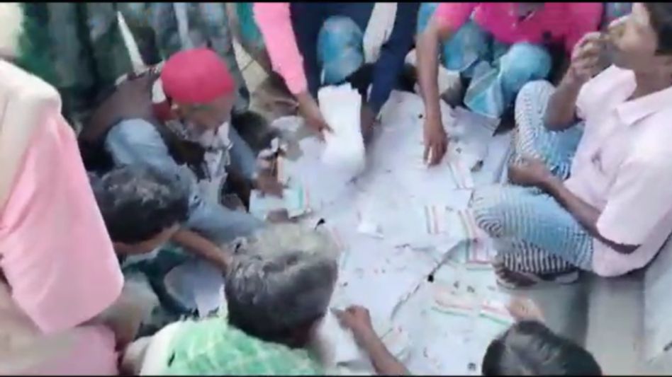 Assam: Over 800 undelivered Aadhaar Cards recovered from pond in Dhubri Assam: Over 800 undelivered Aadhaar Cards recovered from pond in Dhubri