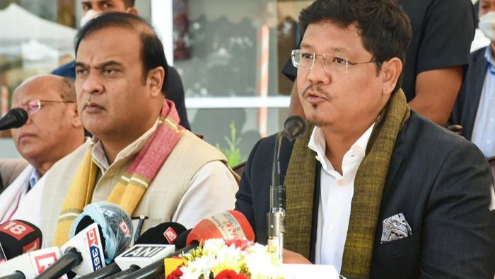 (L) Assam CM Himanta Biswa Sarma (R) Meghalaya CM Conrad Sangma