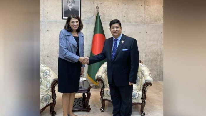 US assistant secretary for refugees and migration Julieta Noyes (L), Bangladesh foreign minister AK Abdul Momen (R)