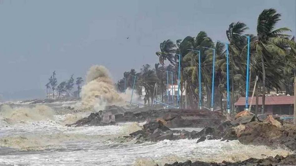 Cyclone 'Mandous': Schools, colleges shut in 24 districts in Tamil Nadu; yellow warning issued Cyclone 'Mandous': Schools, colleges shut in 24 districts in Tamil Nadu; yellow warning issued