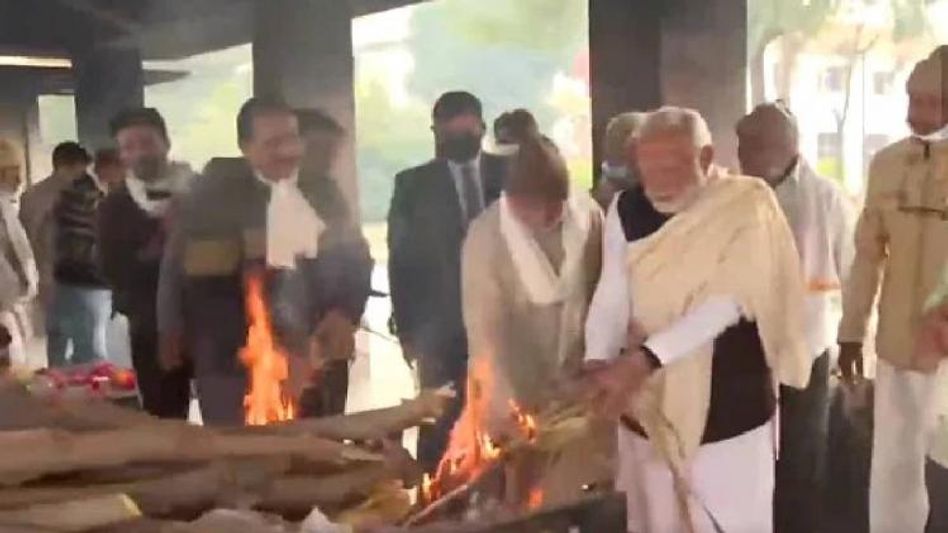 PM Modi's mother, Heeraben Modi, cremated in Gandhinagar PM Modi's mother, Heeraben Modi, cremated in Gandhinagar