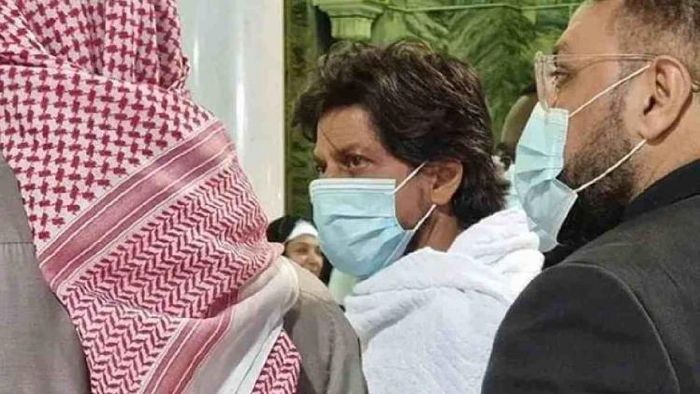 Shah Rukh Khan performs Umrah in Mecca