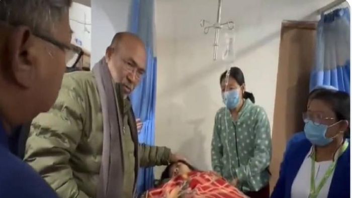 Manipur CM visited hospital to meet injured students