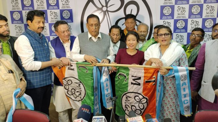 100 families join TMC from Congress party