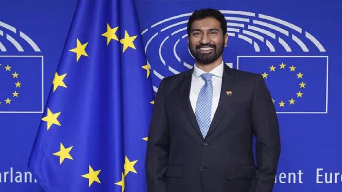 Anil Antony quits Congress