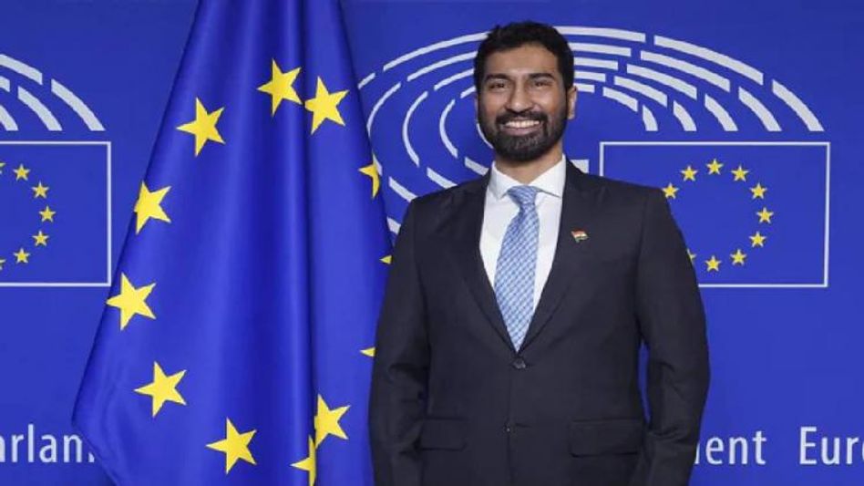 Congress leader AK Antony's son Anil Antony quits party over BBC documentary row Congress leader AK Antony's son Anil Antony quits party over BBC documentary row