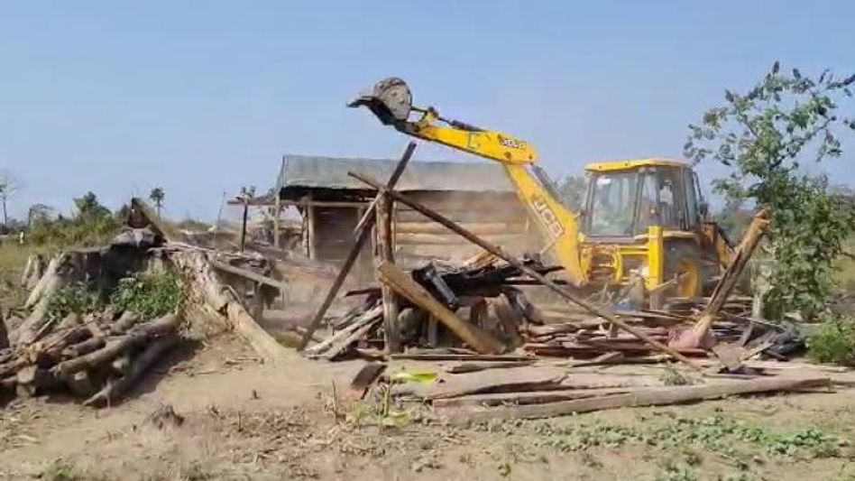 Assam: Eviction drive in Chirang to clear illegally occupied government lands from ‘encroachers’ Assam: Eviction drive in Chirang to clear illegally occupied government lands from ‘encroachers’