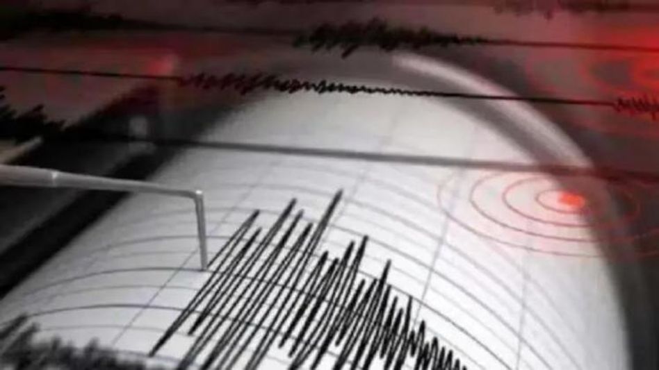 Strong earthquake tremors felt in Delhi-NCR; no reports of any injuries or damage Strong earthquake tremors felt in Delhi-NCR; no reports of any injuries or damage