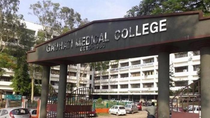 Brawl erupts in front of GMCH Auditorium in Bhangagarh