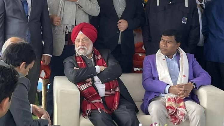 Union Minister Hardeep Singh Puri flags off carbon cruise in Guwahati