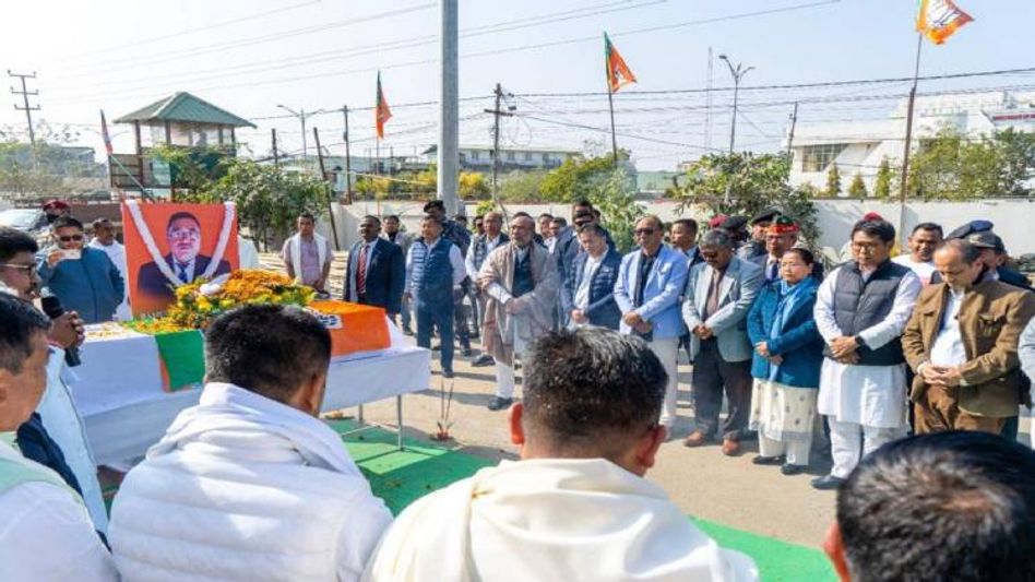 Manipur CM N Biren Singh pays floral tribute to BJP leader Laisharm Rameshwor Manipur CM N Biren Singh pays floral tribute to BJP leader Laisharm Rameshwor